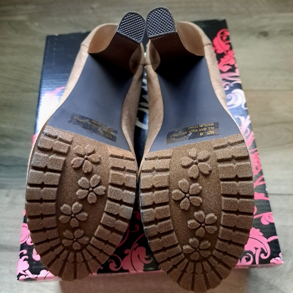 Qupid | taupe suede su~ platform wood like heel - Picture 8 of 10